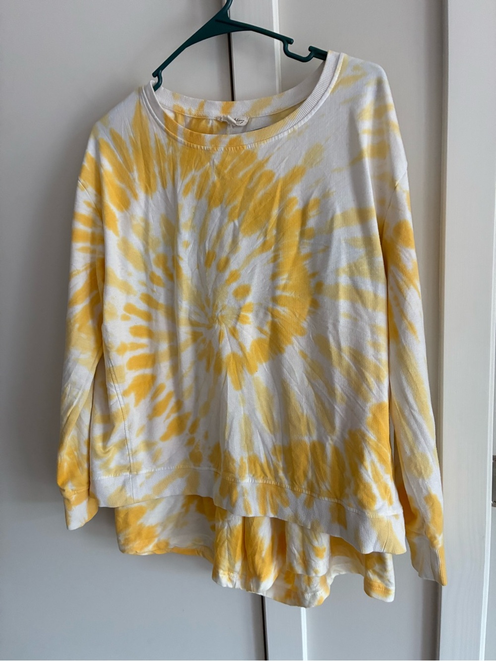 Jane and Delancey Yellow and White Tie-Dye shorts set.